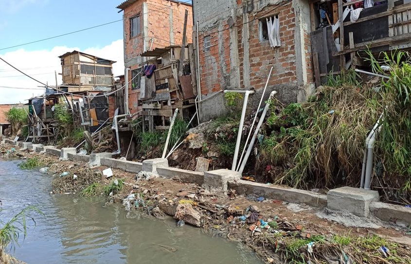 Saneamento condominial em favelas da bacia do rio Pinheiros